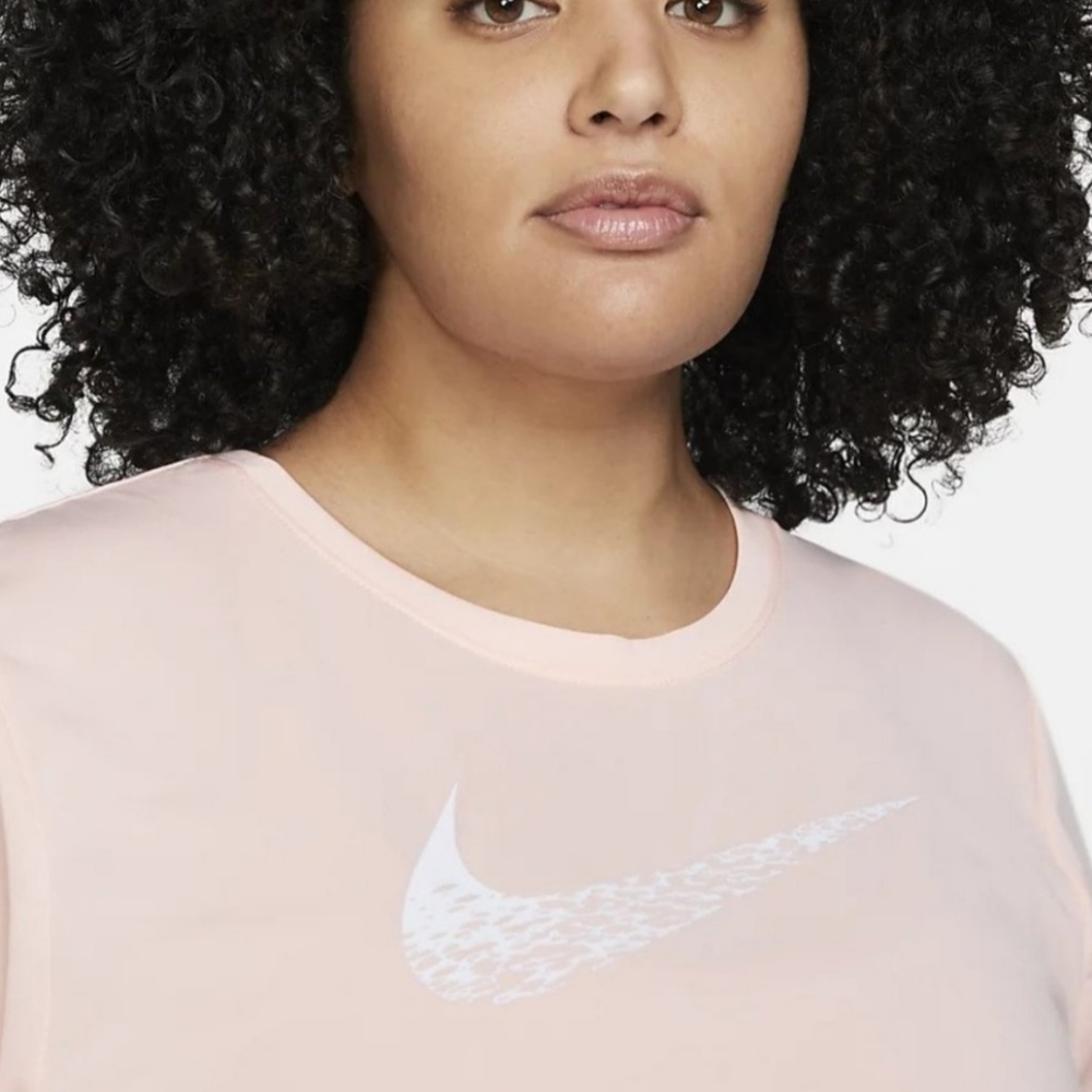 NWT Nike women's swoosh short sleeve running top. Size 1x